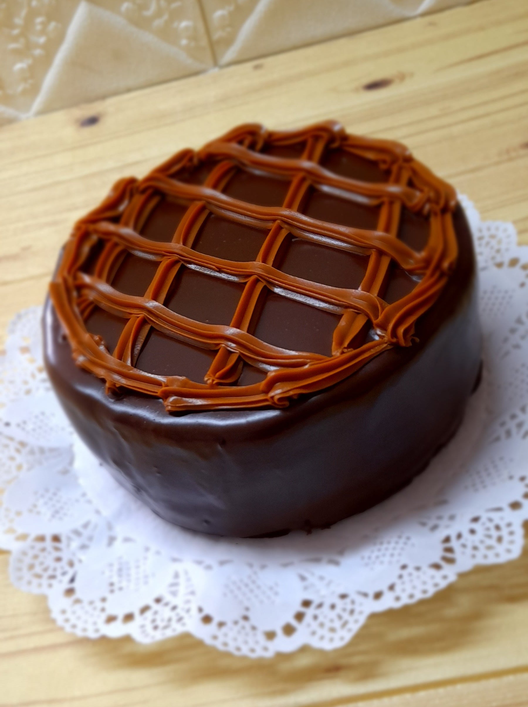 Torta chocolate rellena de manjar pastelera